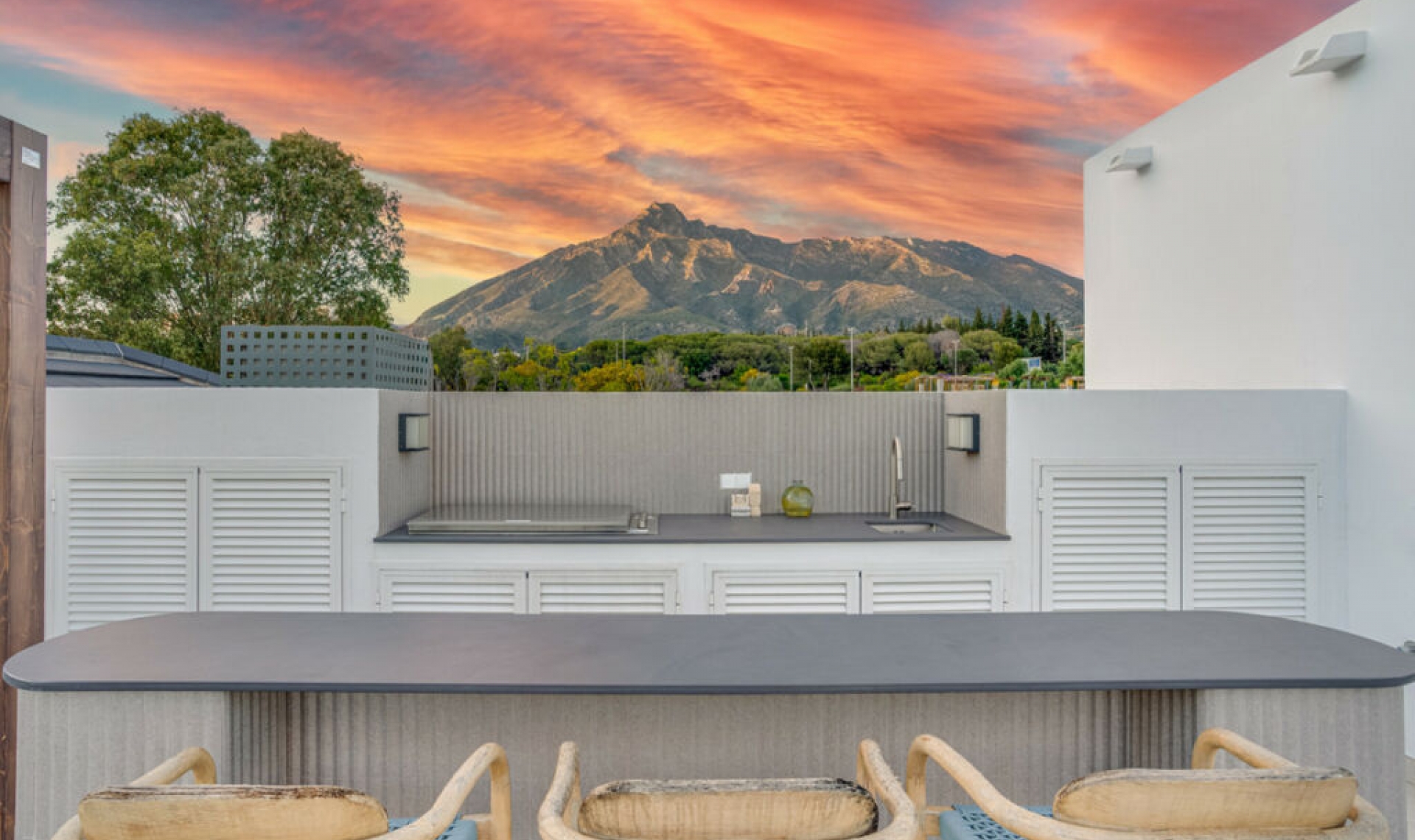 Resale - House -
The Golden Mile