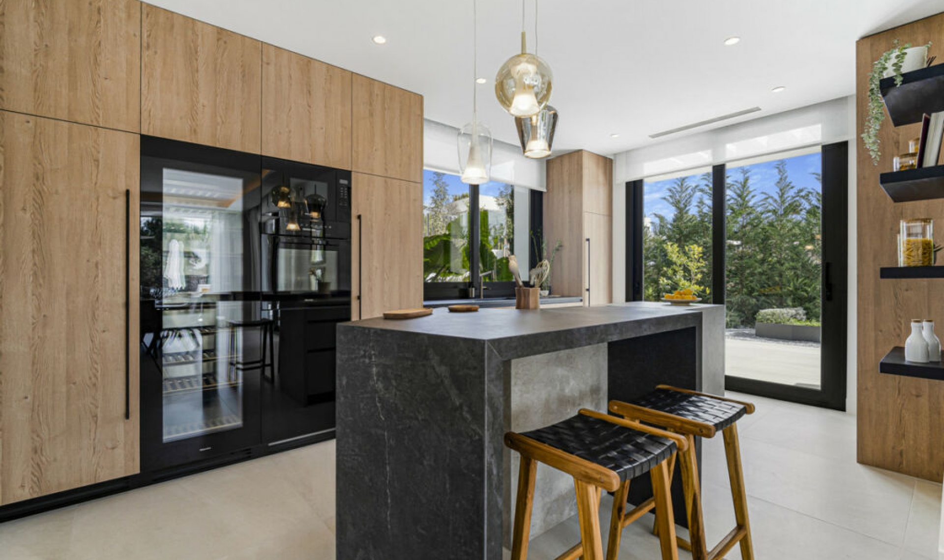 Resale - House -
The Golden Mile