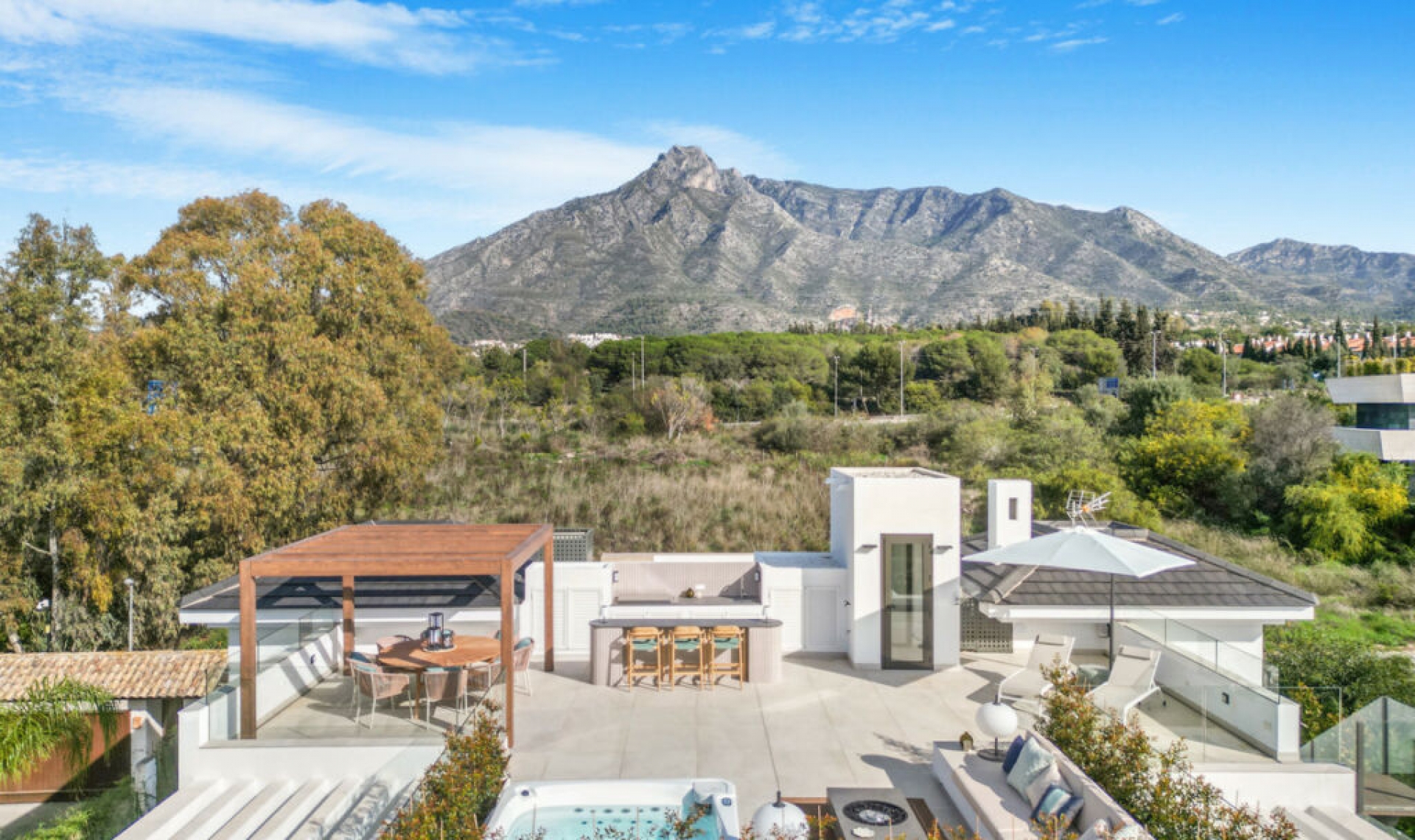 Resale - House -
The Golden Mile