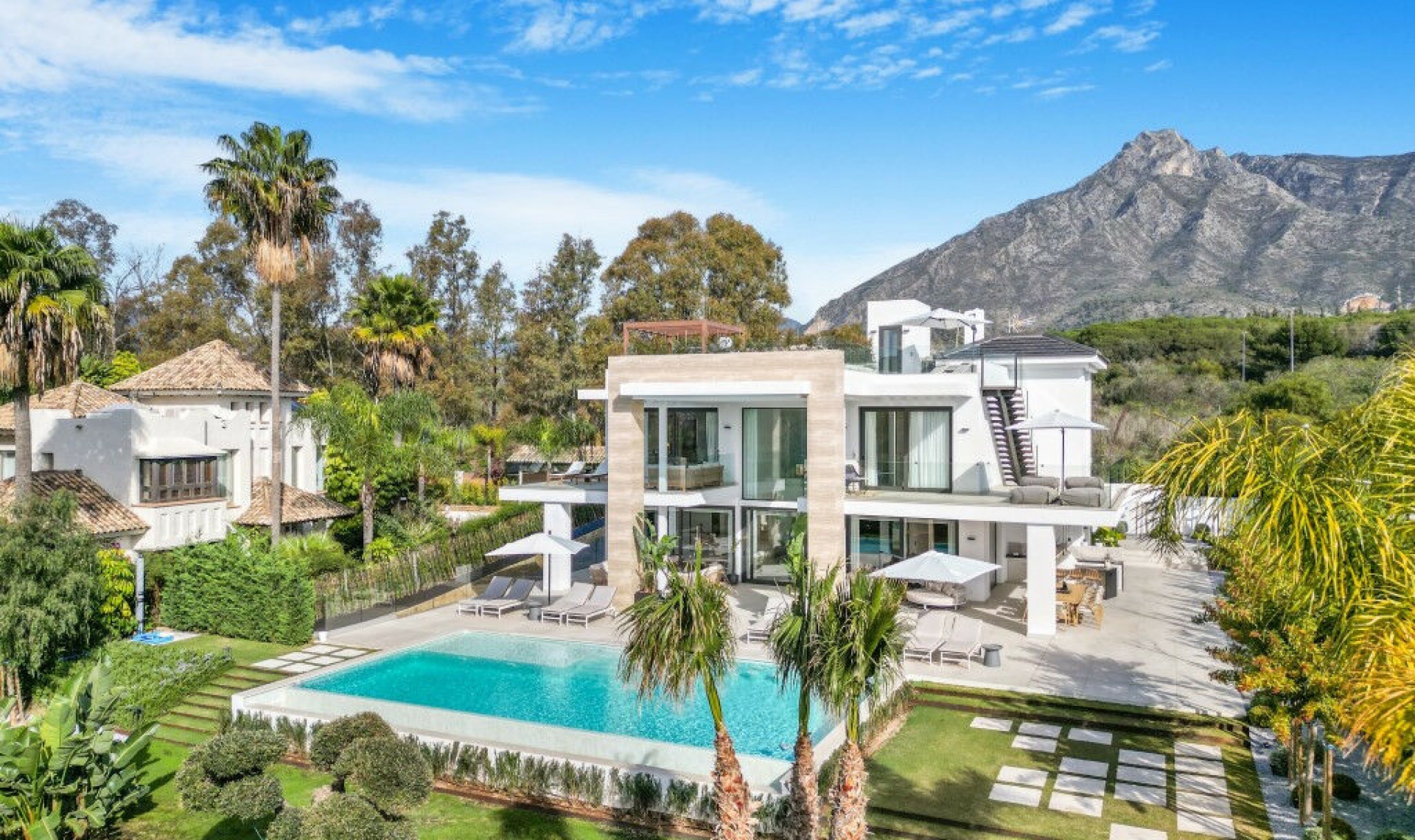 Resale - House -
The Golden Mile