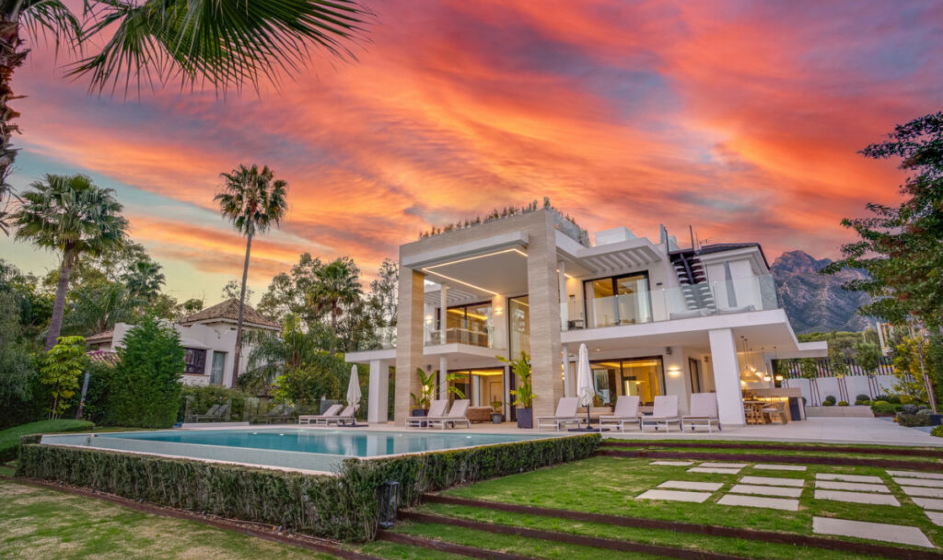 Resale - House -
The Golden Mile