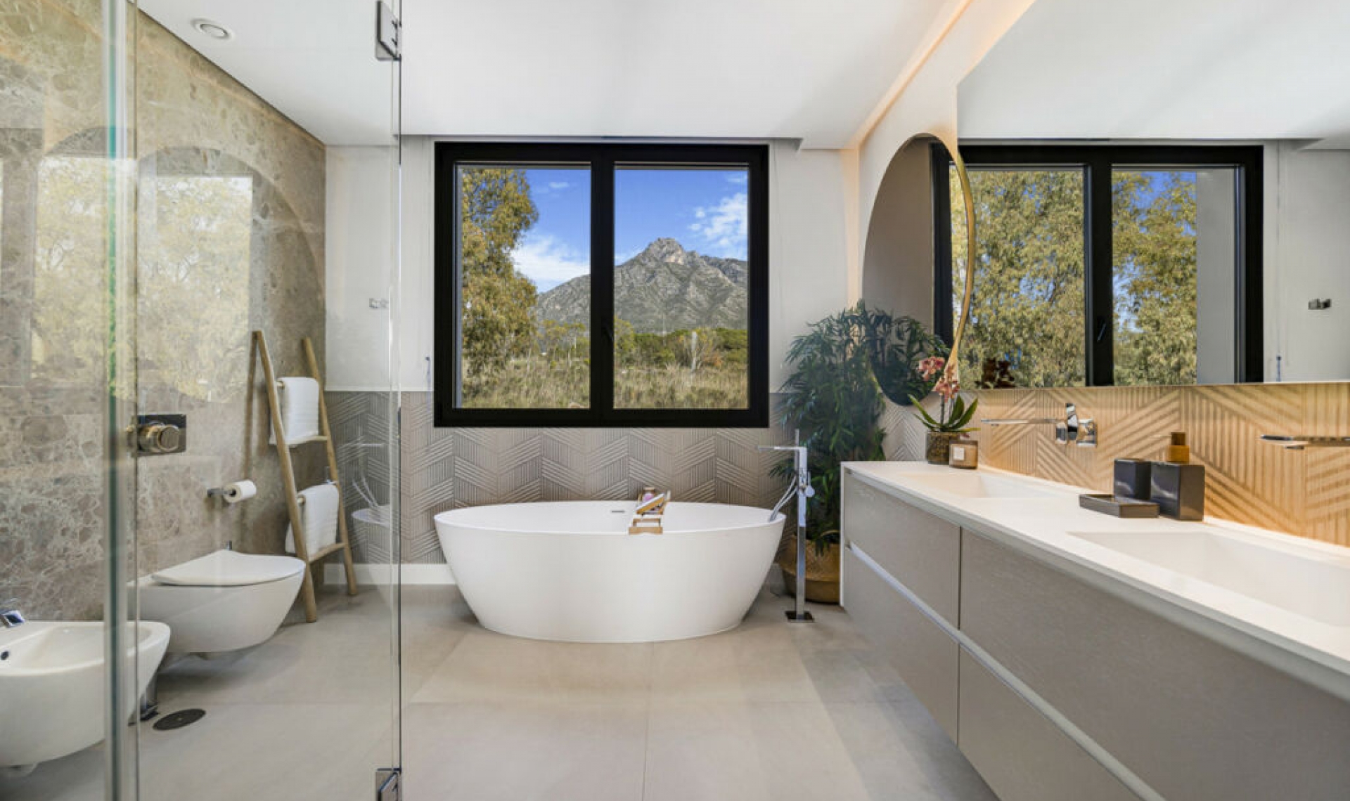 Resale - House -
The Golden Mile