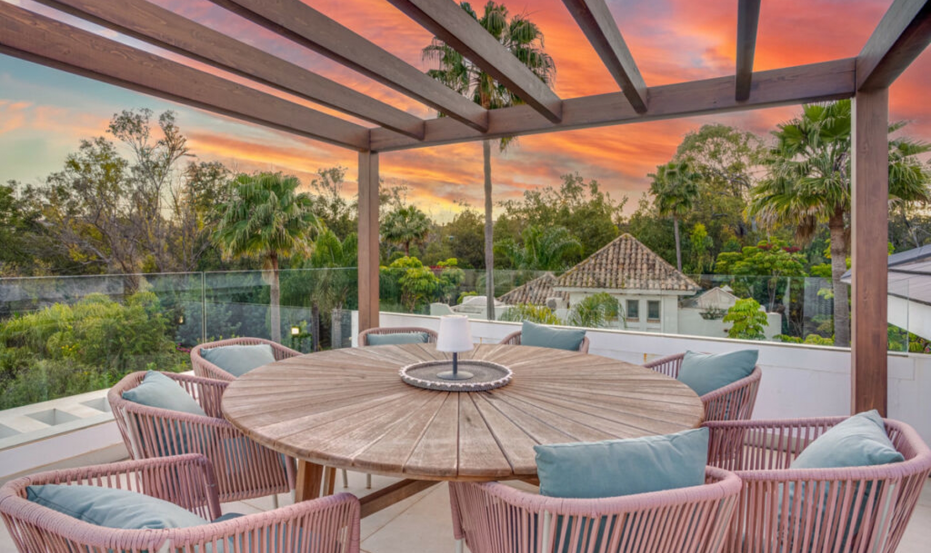 Resale - House -
The Golden Mile