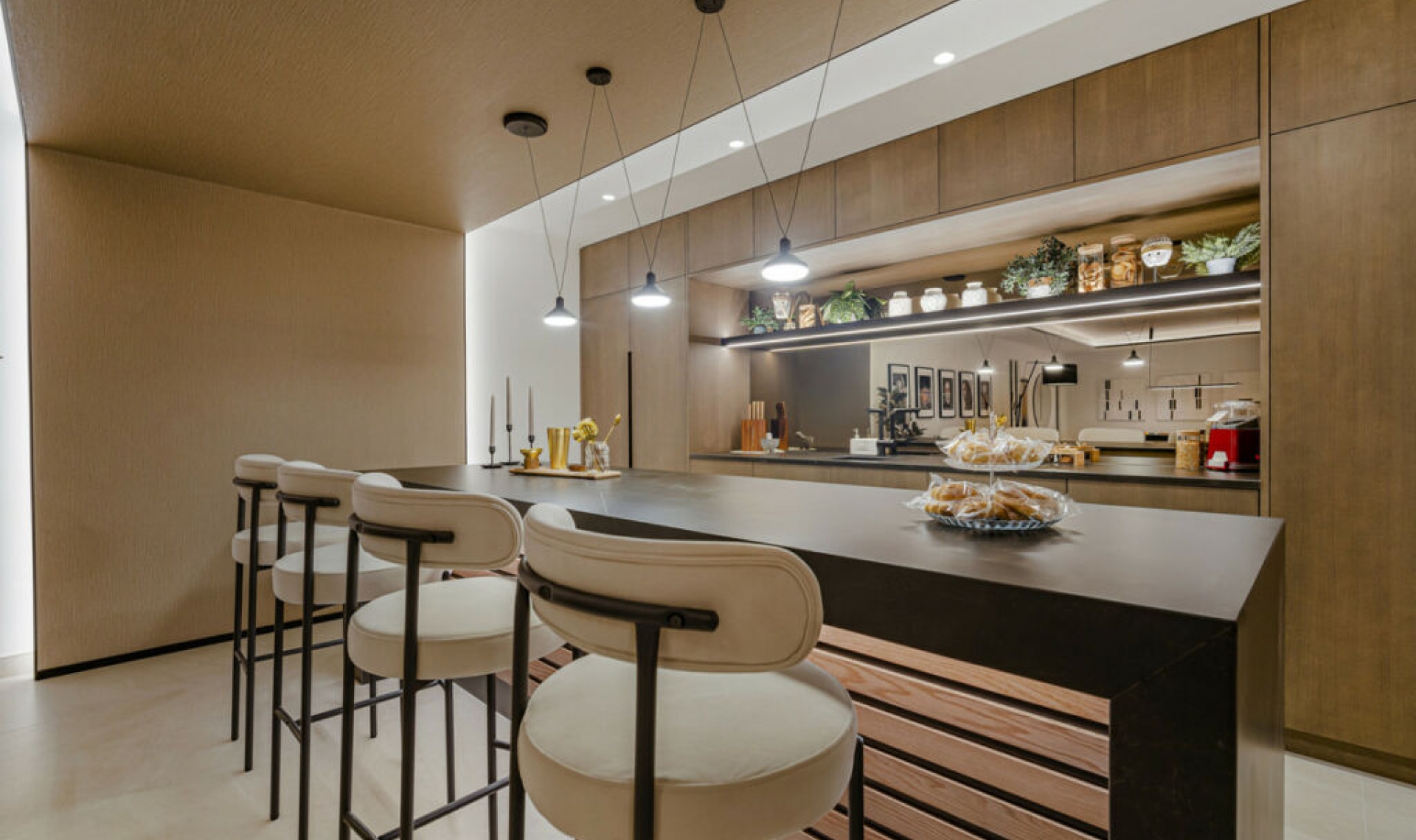 Resale - House -
The Golden Mile