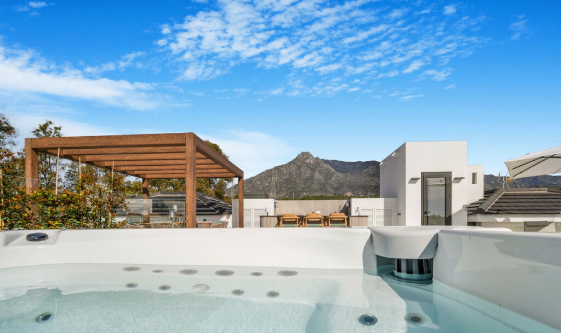 Resale - House -
The Golden Mile