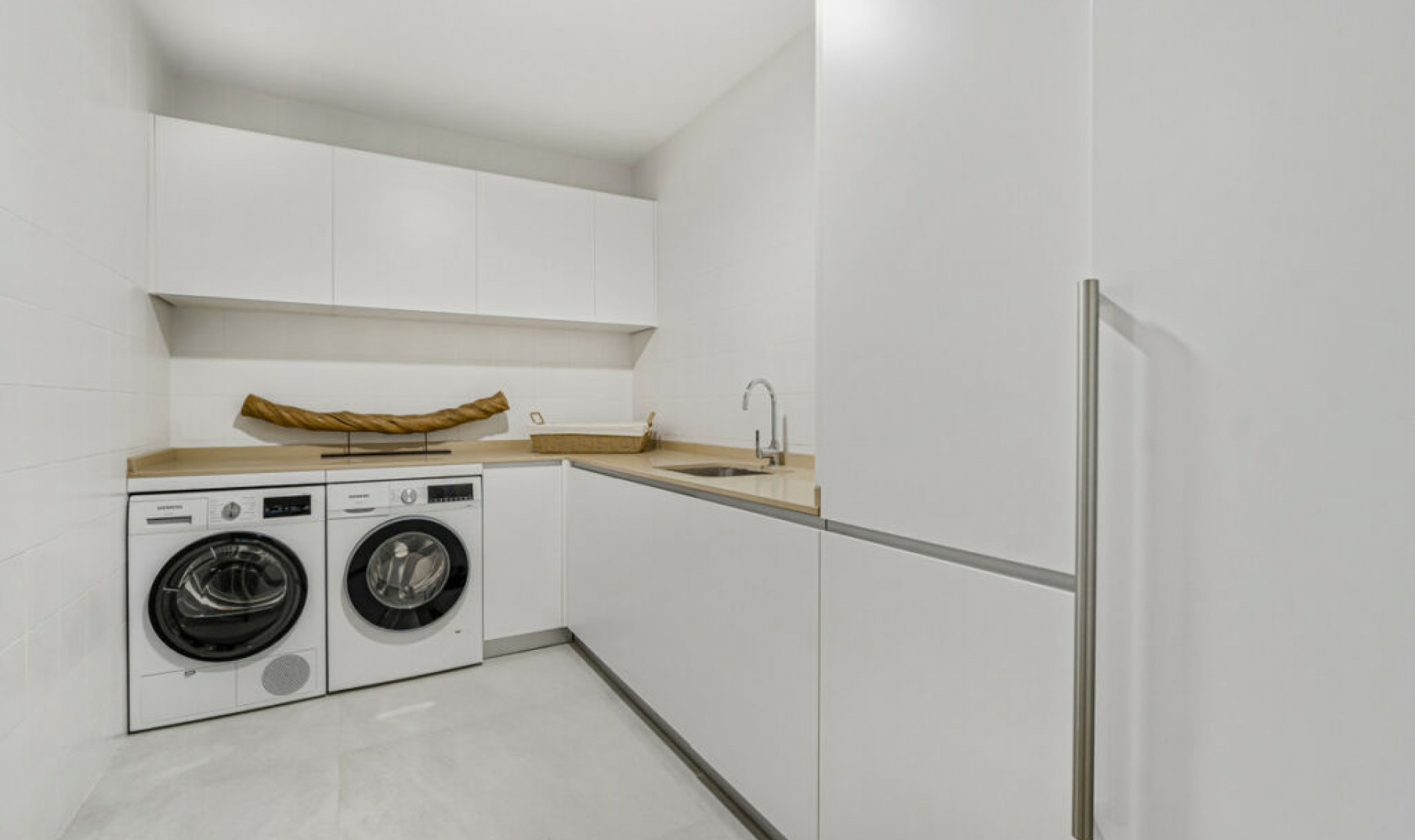 Resale - House -
The Golden Mile