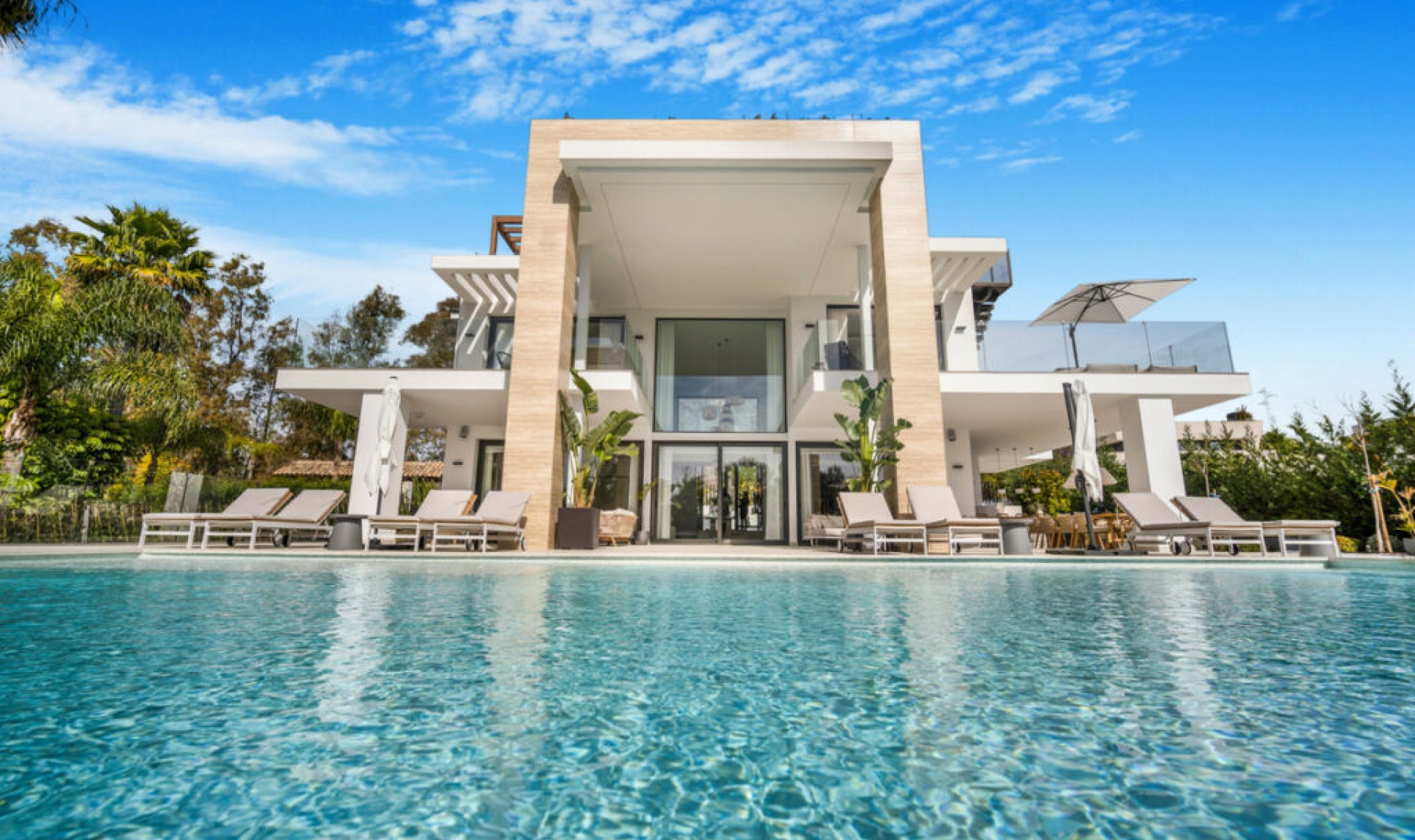 Resale - House -
The Golden Mile