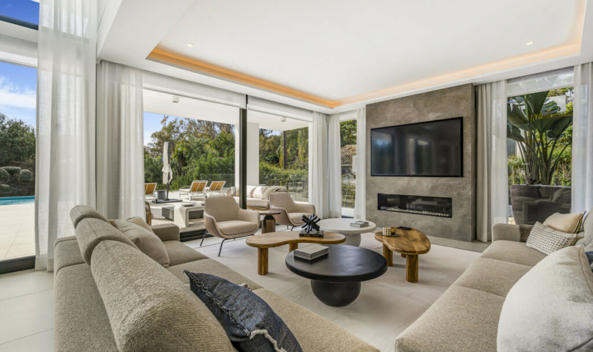 Resale - House -
The Golden Mile