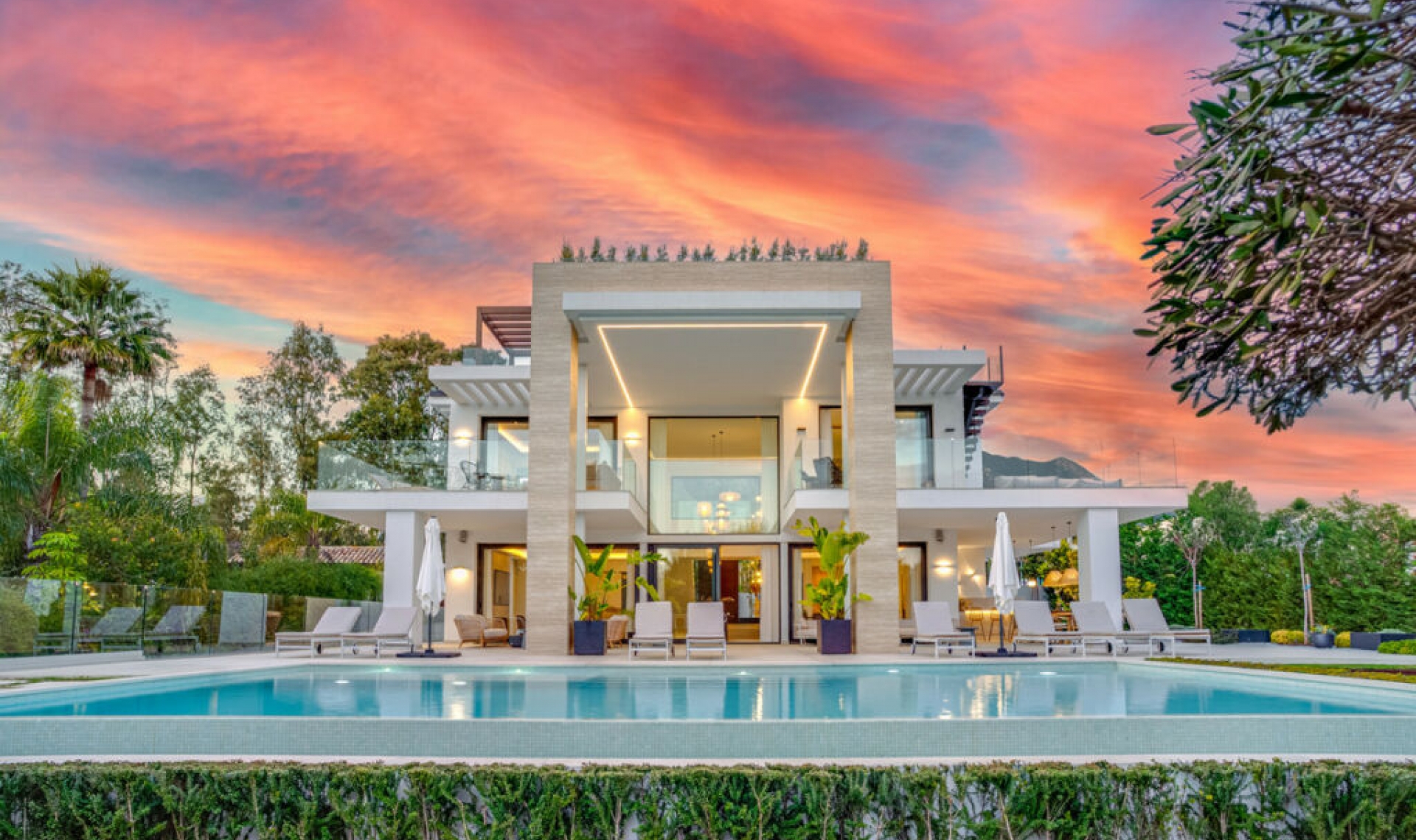 Resale - House -
The Golden Mile