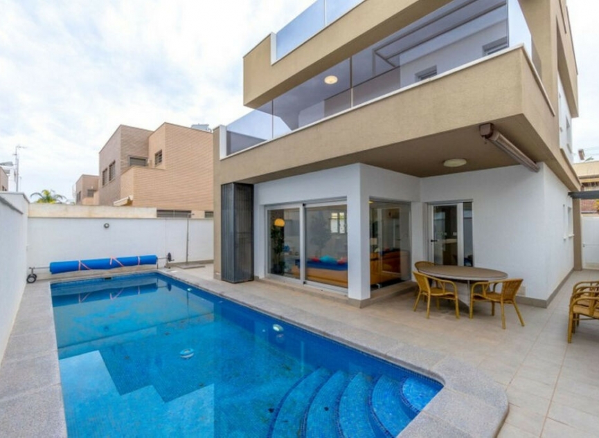 Resale - House -
Torre de la Horadada