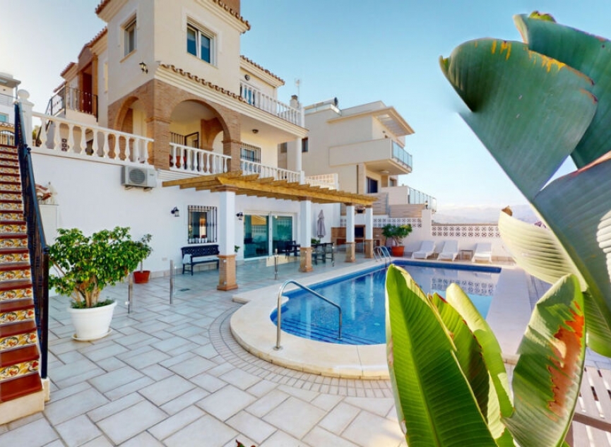 Resale - House -
Torre del Mar