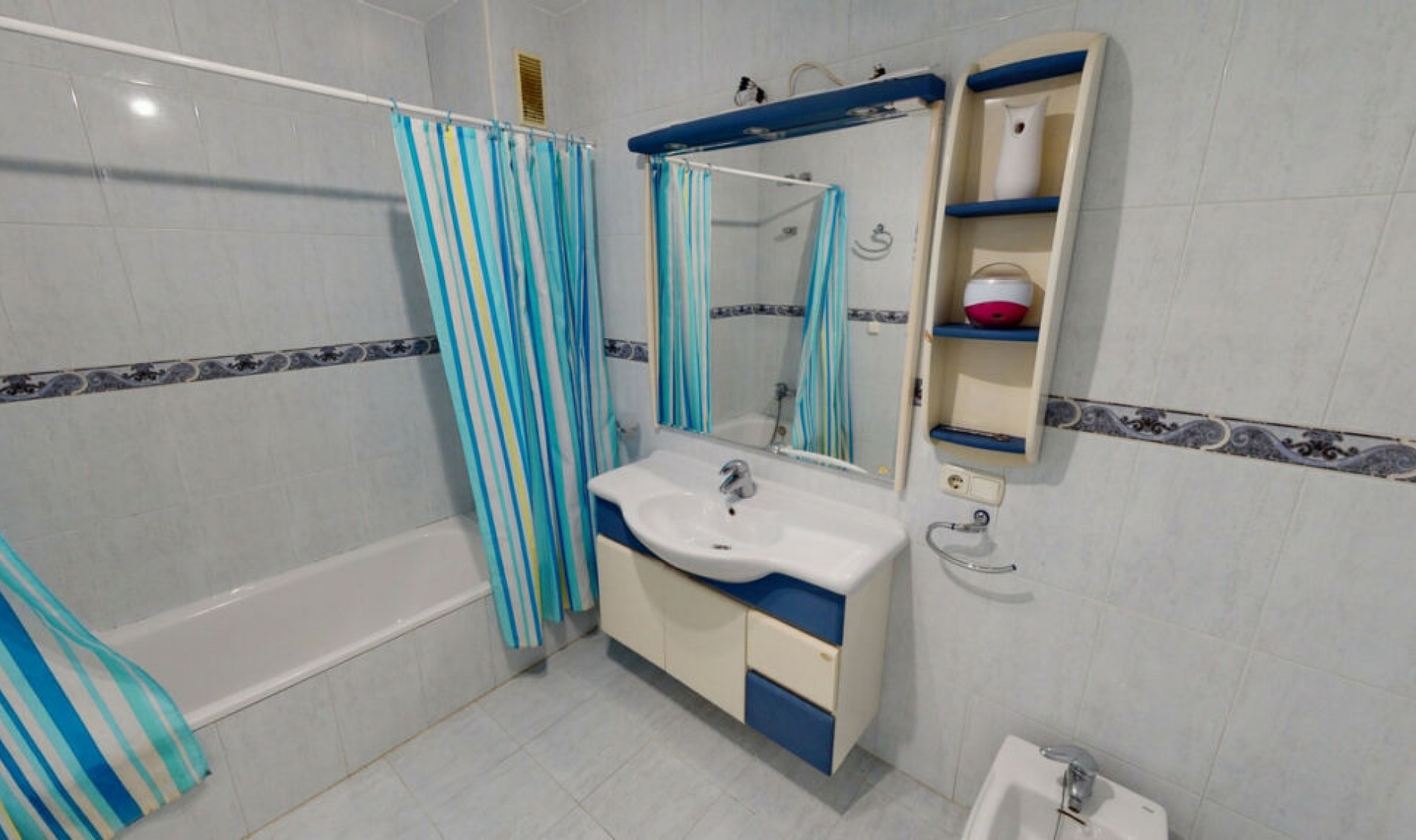 Resale - House -
Torre del Mar