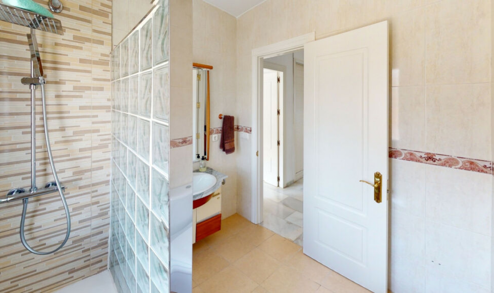 Resale - House -
Torre del Mar