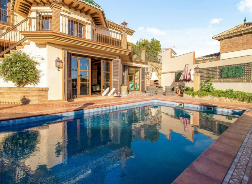 Resale - House -
Torre del Mar