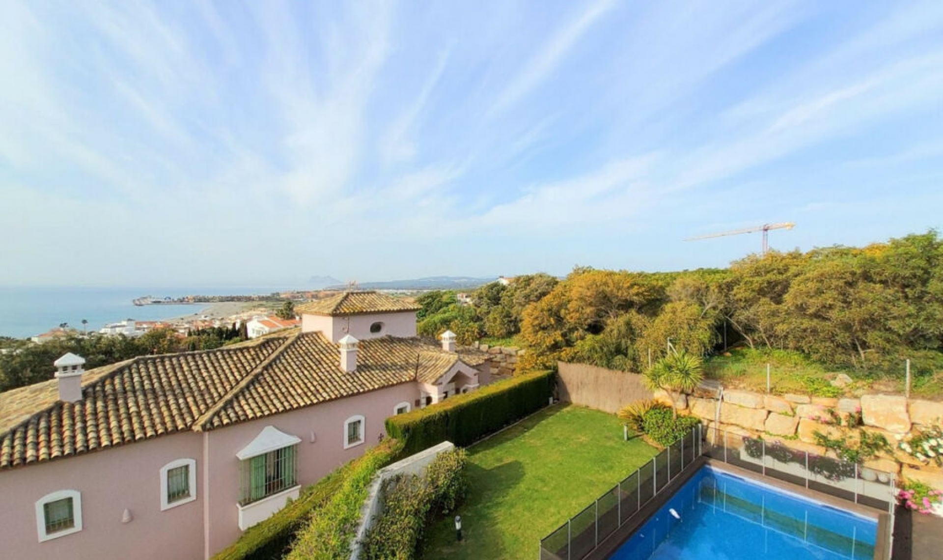 Resale - House -
Torreguadiaro