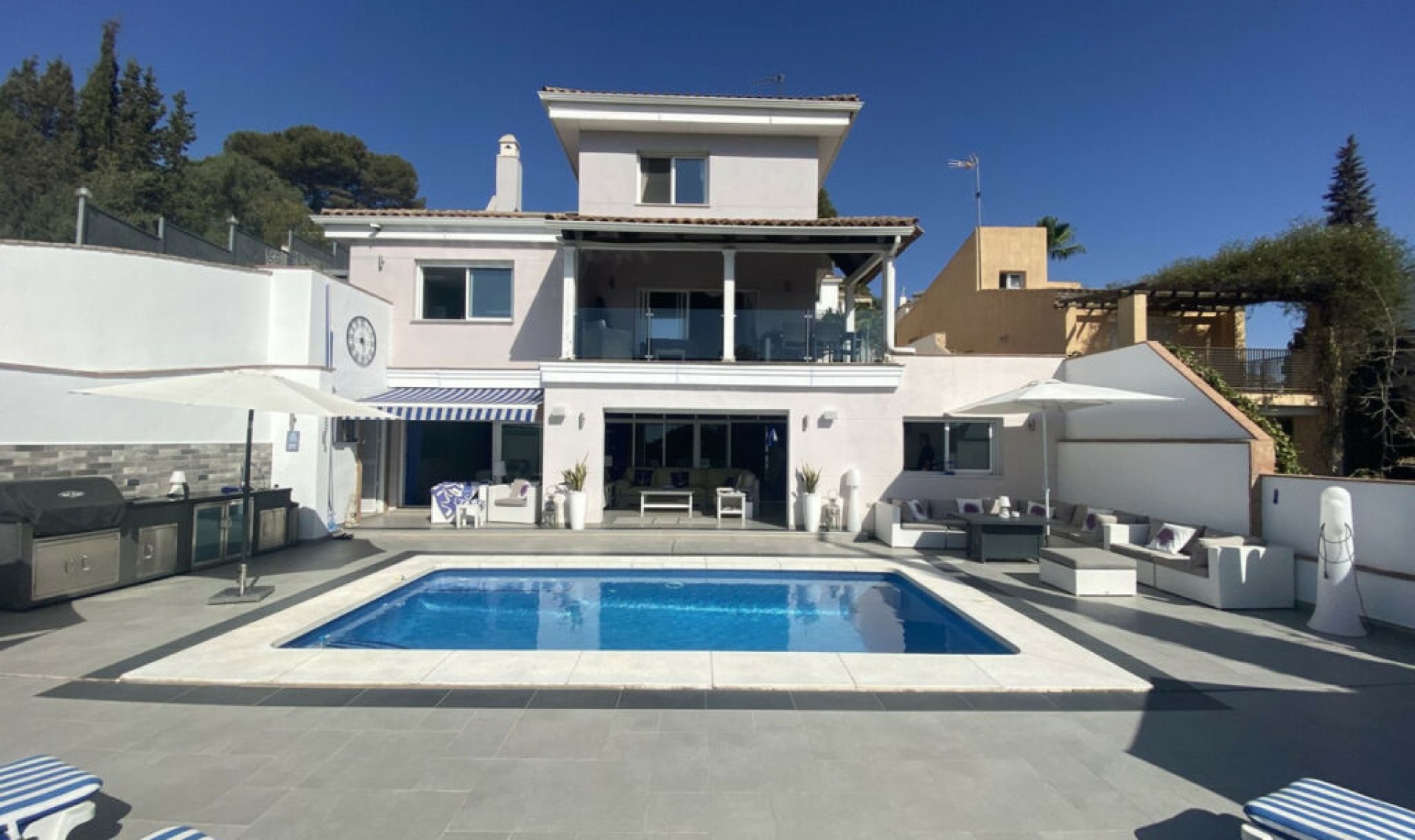 Resale - House -
Torremolinos