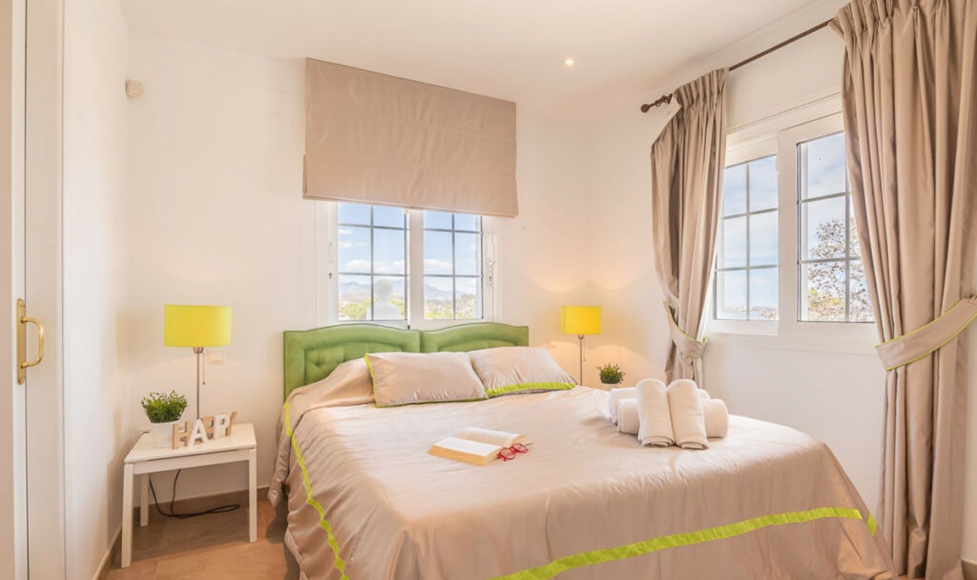 Resale - House -
Torrenueva