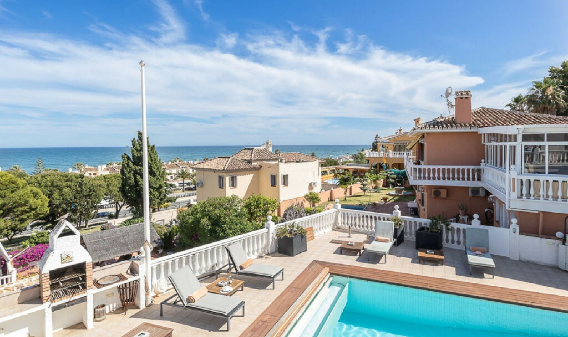 Resale - House -
Torrenueva