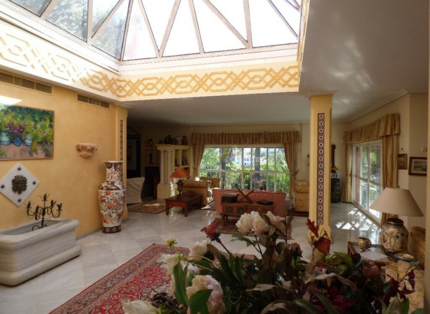 Resale - House -
Torrenueva