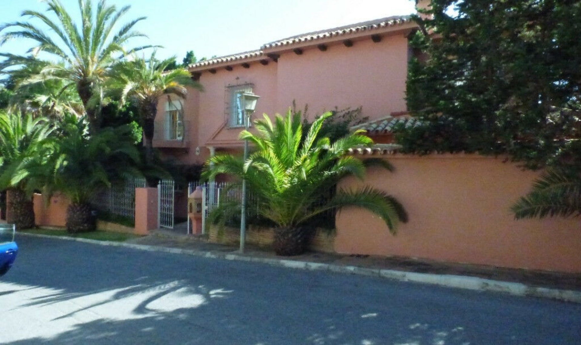 Resale - House -
Torrenueva
