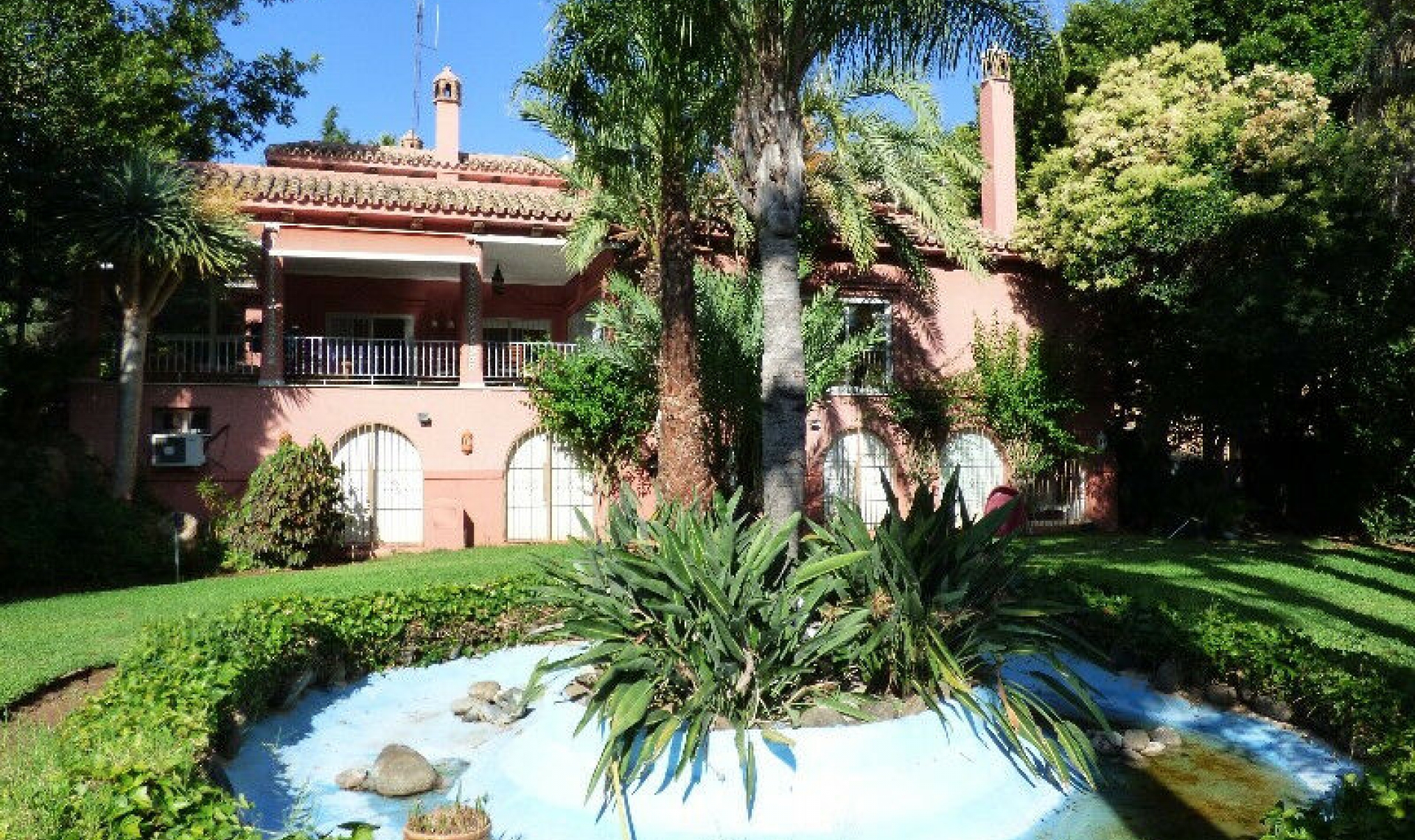 Resale - House -
Torrenueva