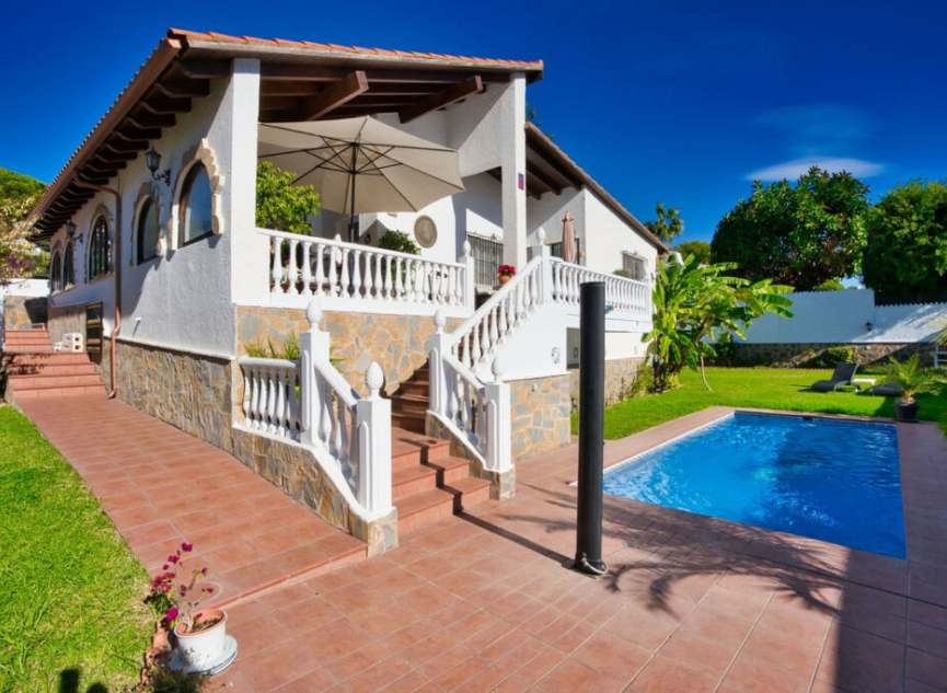 Resale - House -
Torrenueva