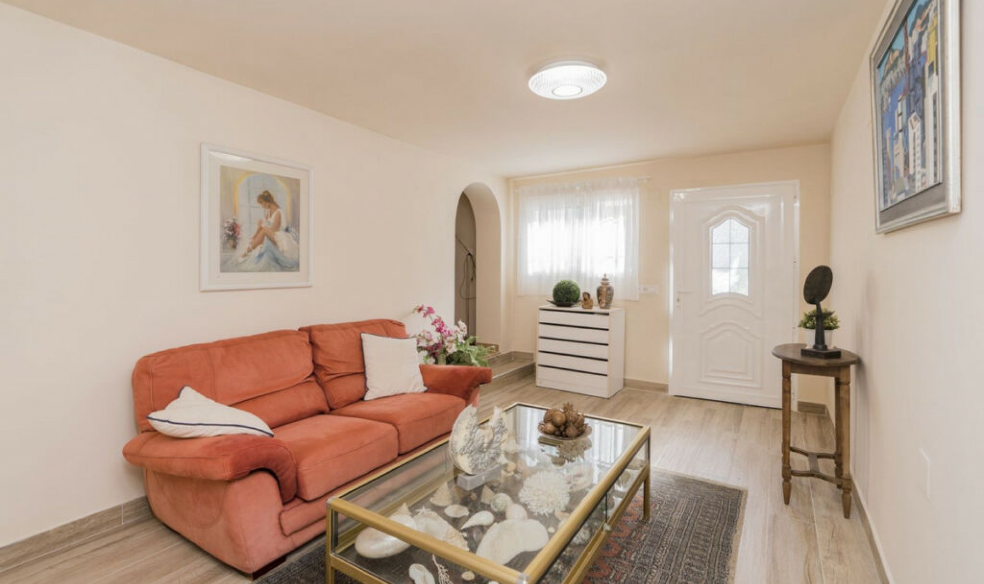 Resale - House -
Torrenueva