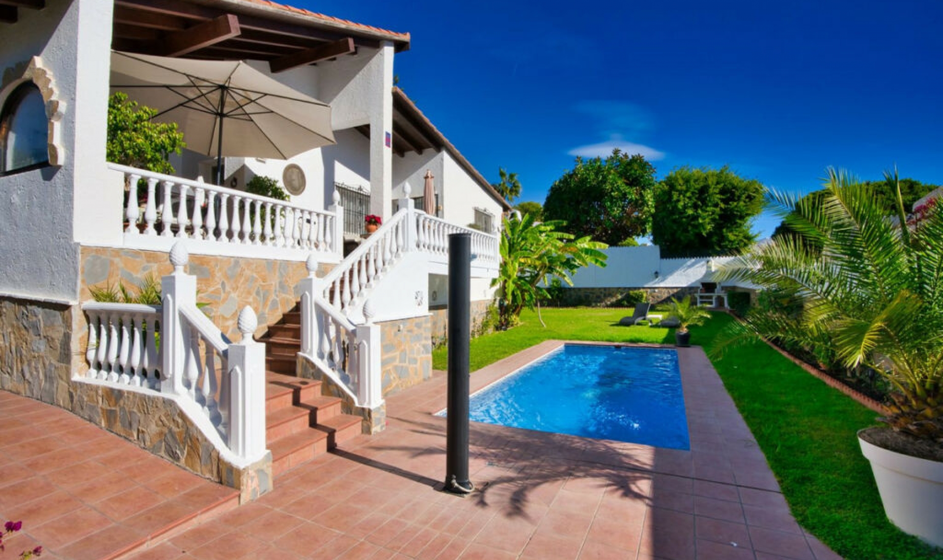 Resale - House -
Torrenueva