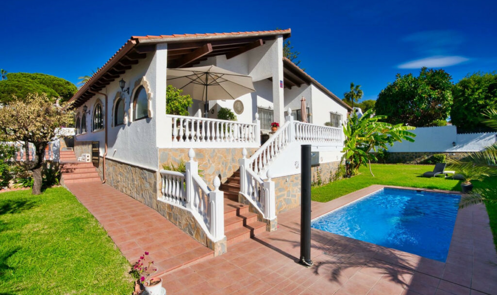 Resale - House -
Torrenueva