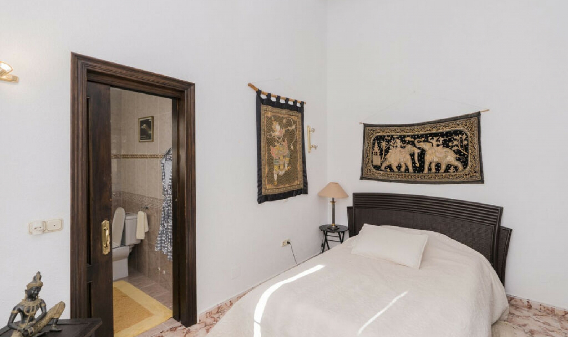 Resale - House -
Torrenueva