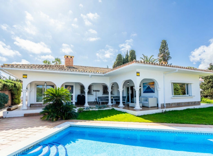 Resale - House -
Torrenueva