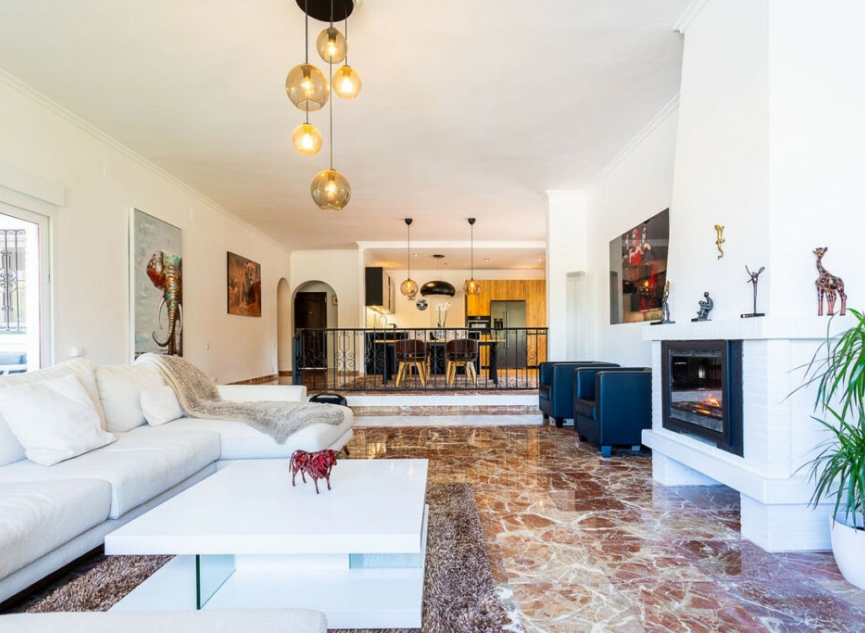 Resale - House -
Torrenueva
