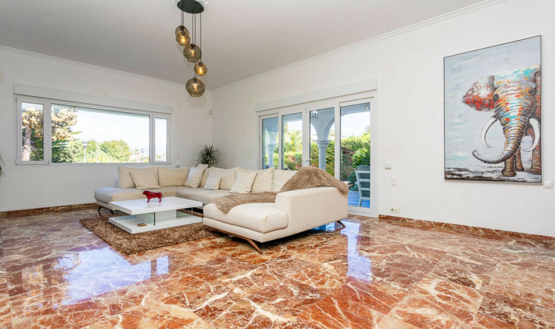 Resale - House -
Torrenueva