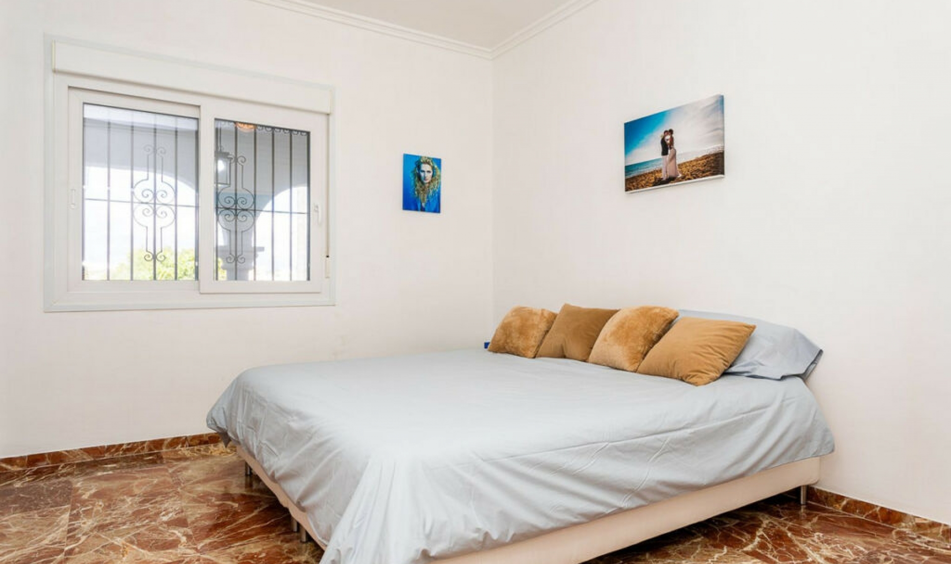 Resale - House -
Torrenueva