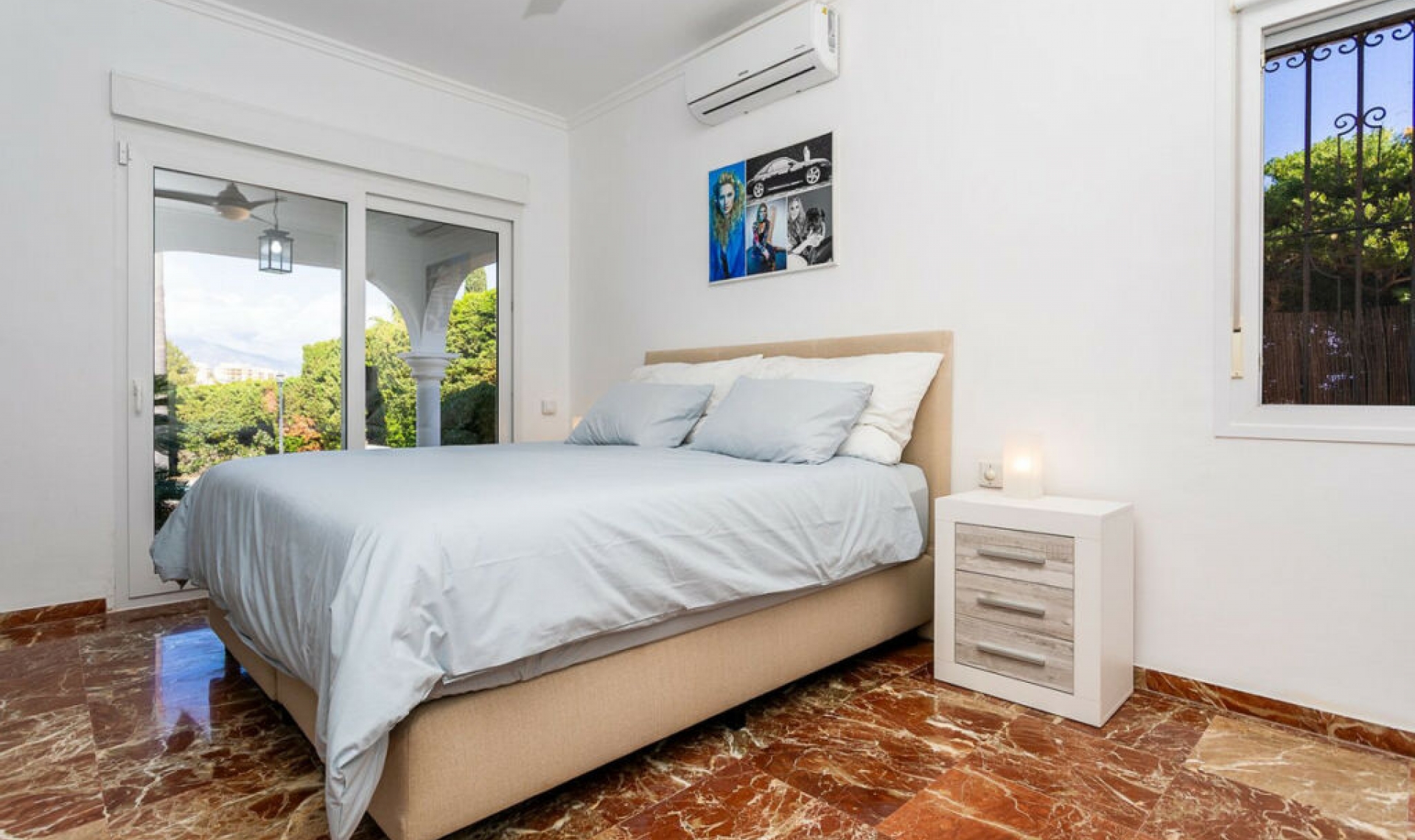 Resale - House -
Torrenueva