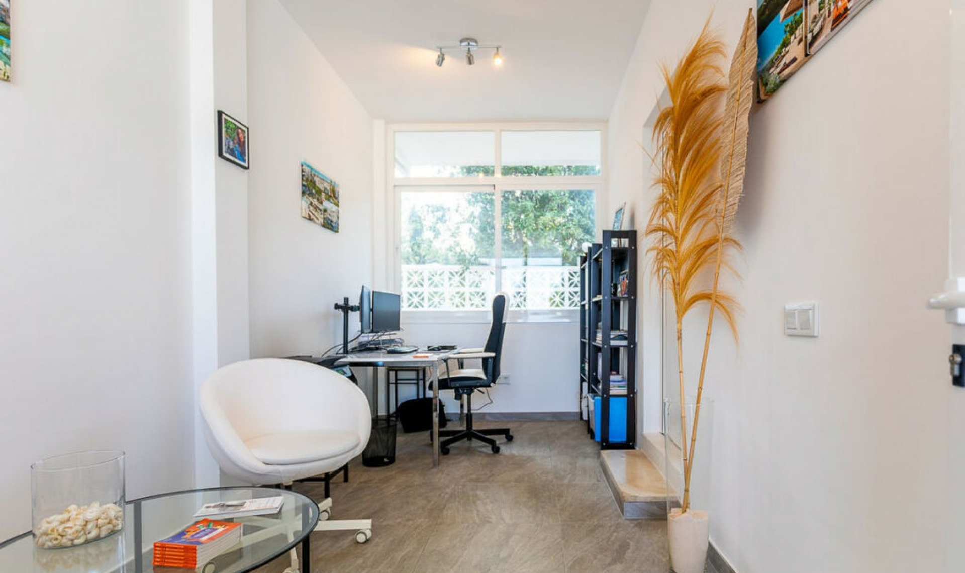 Resale - House -
Torrenueva