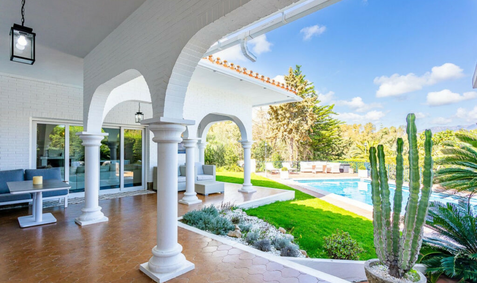 Resale - House -
Torrenueva