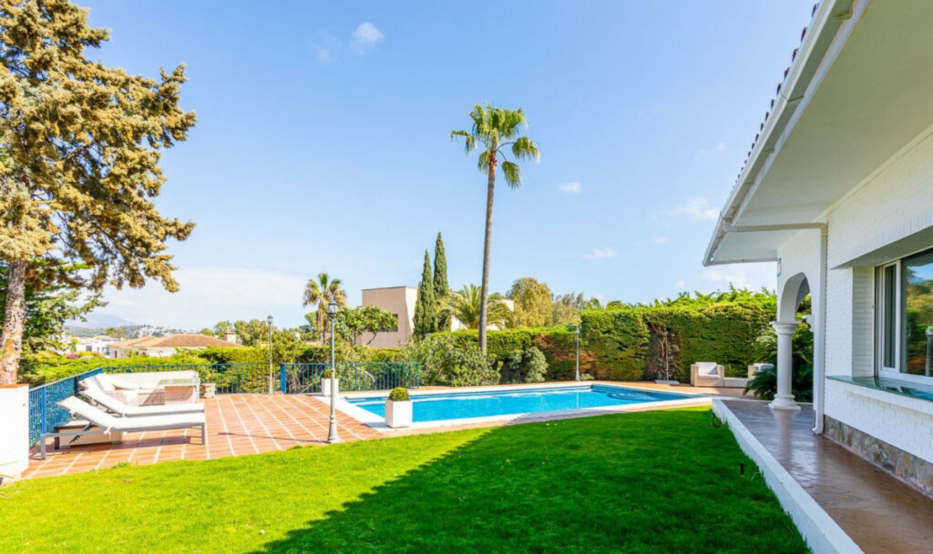 Resale - House -
Torrenueva