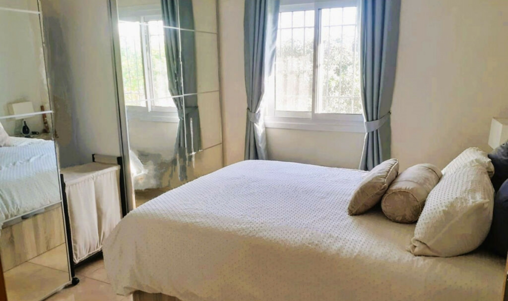 Resale - House -
Torrenueva