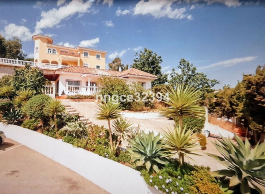 Resale - House -
Torrenueva