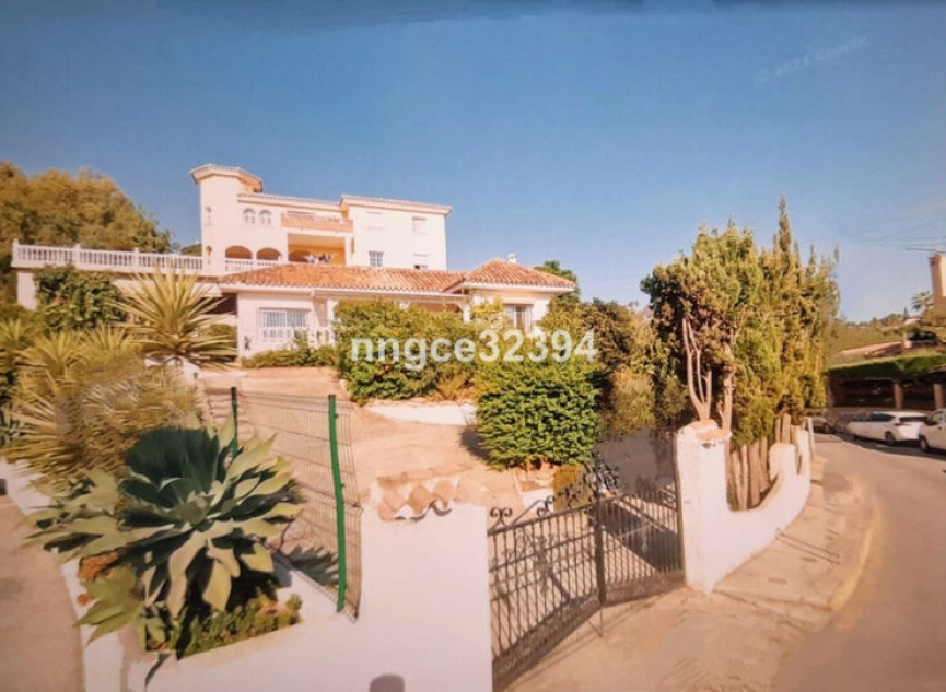 Resale - House -
Torrenueva