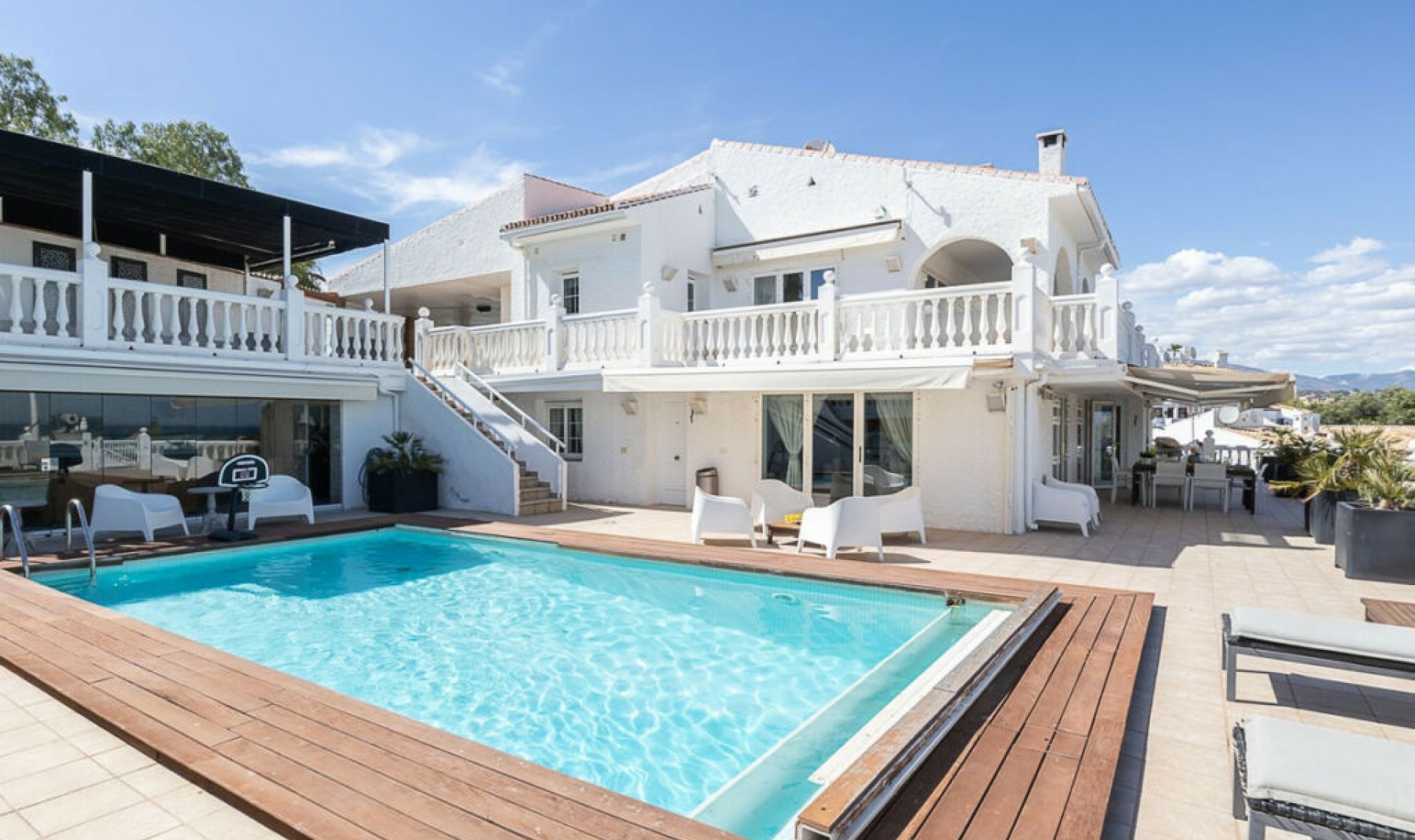 Resale - House -
Torrenueva