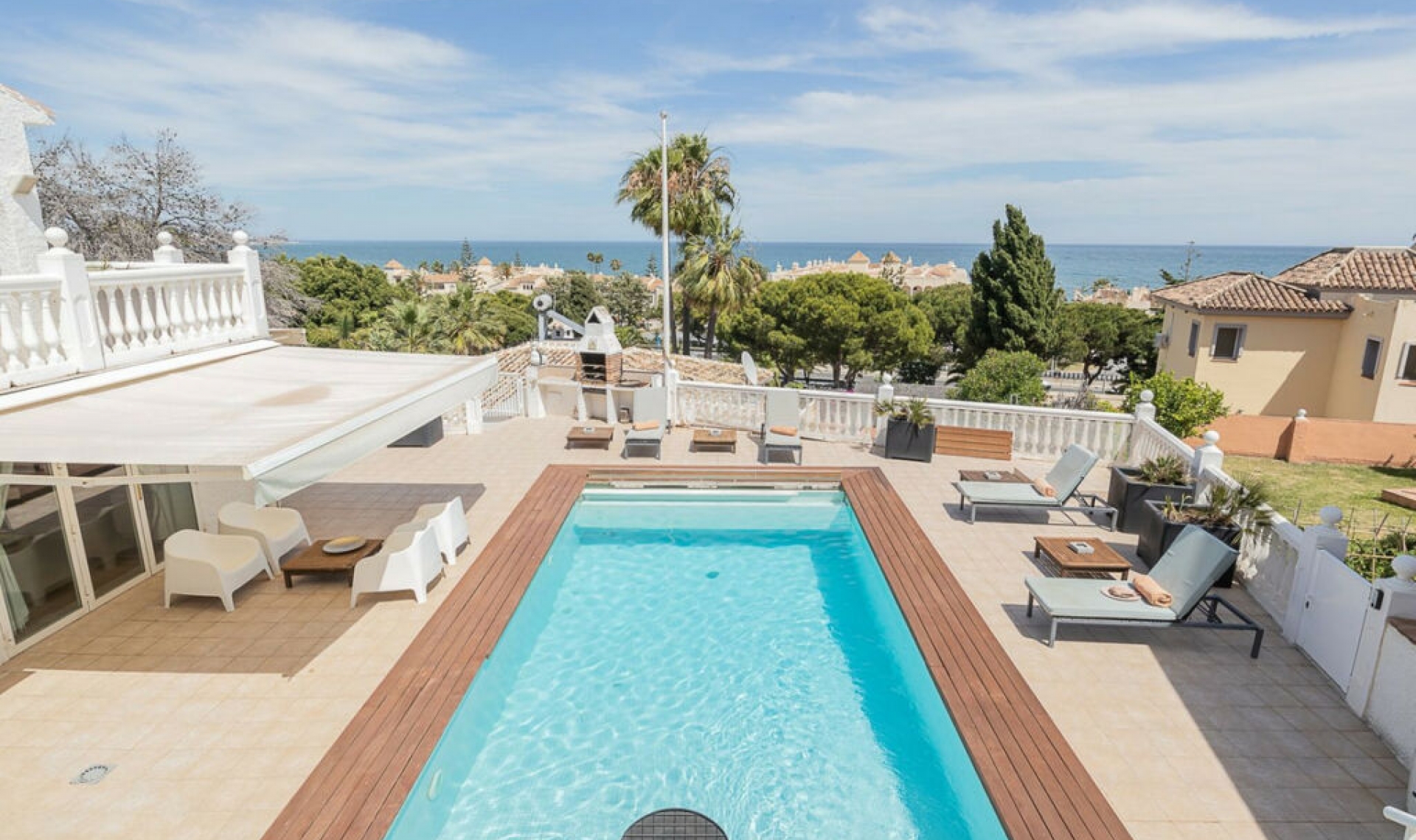 Resale - House -
Torrenueva