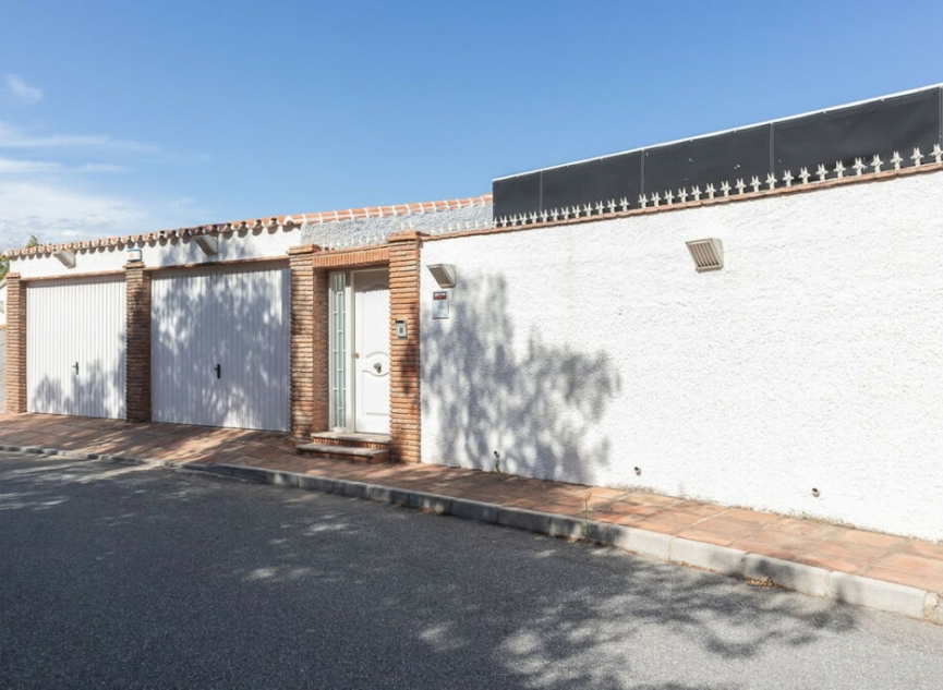 Resale - House -
Torrenueva