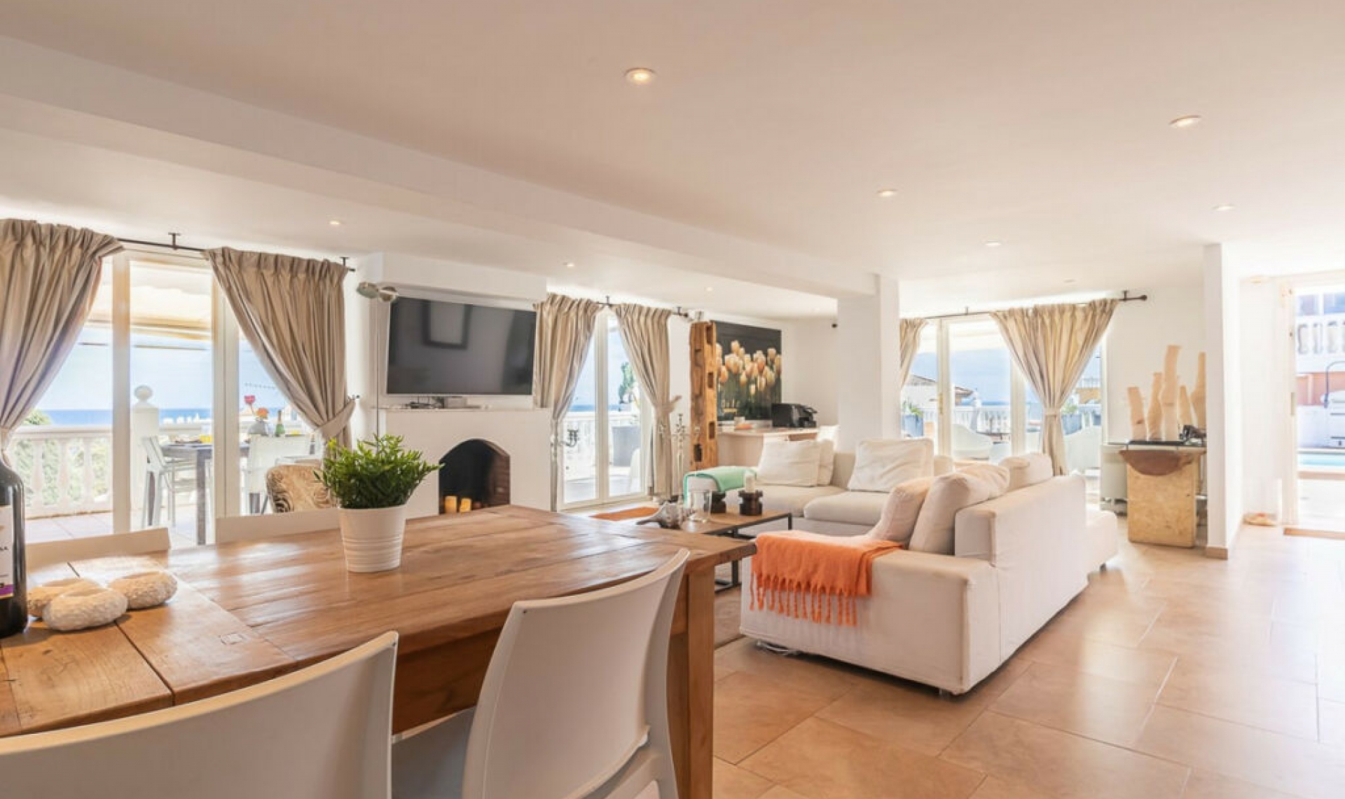 Resale - House -
Torrenueva