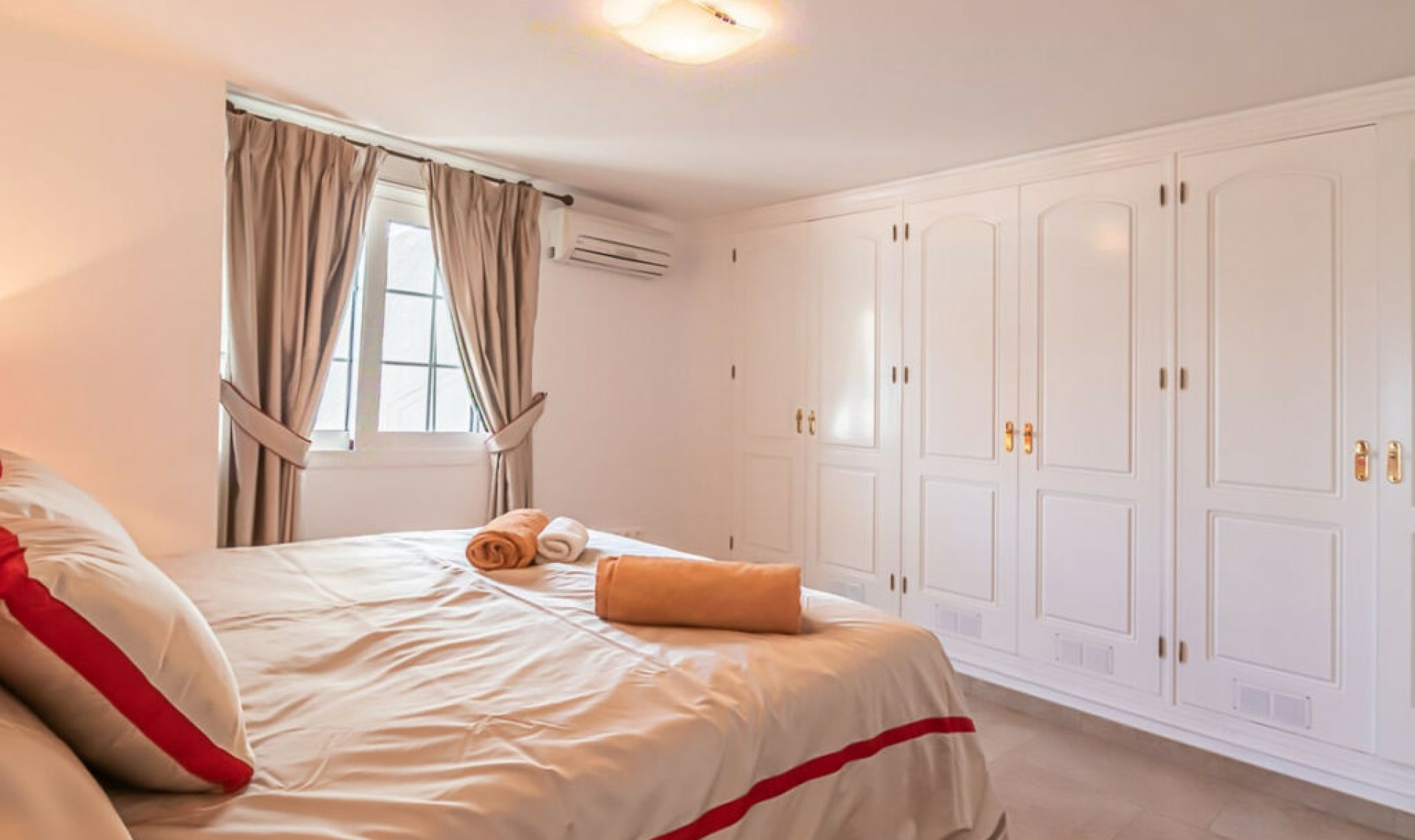 Resale - House -
Torrenueva