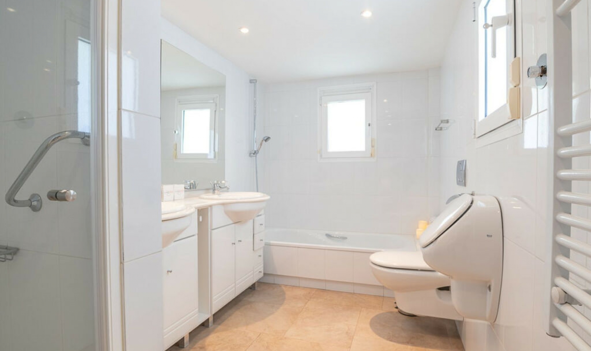 Resale - House -
Torrenueva