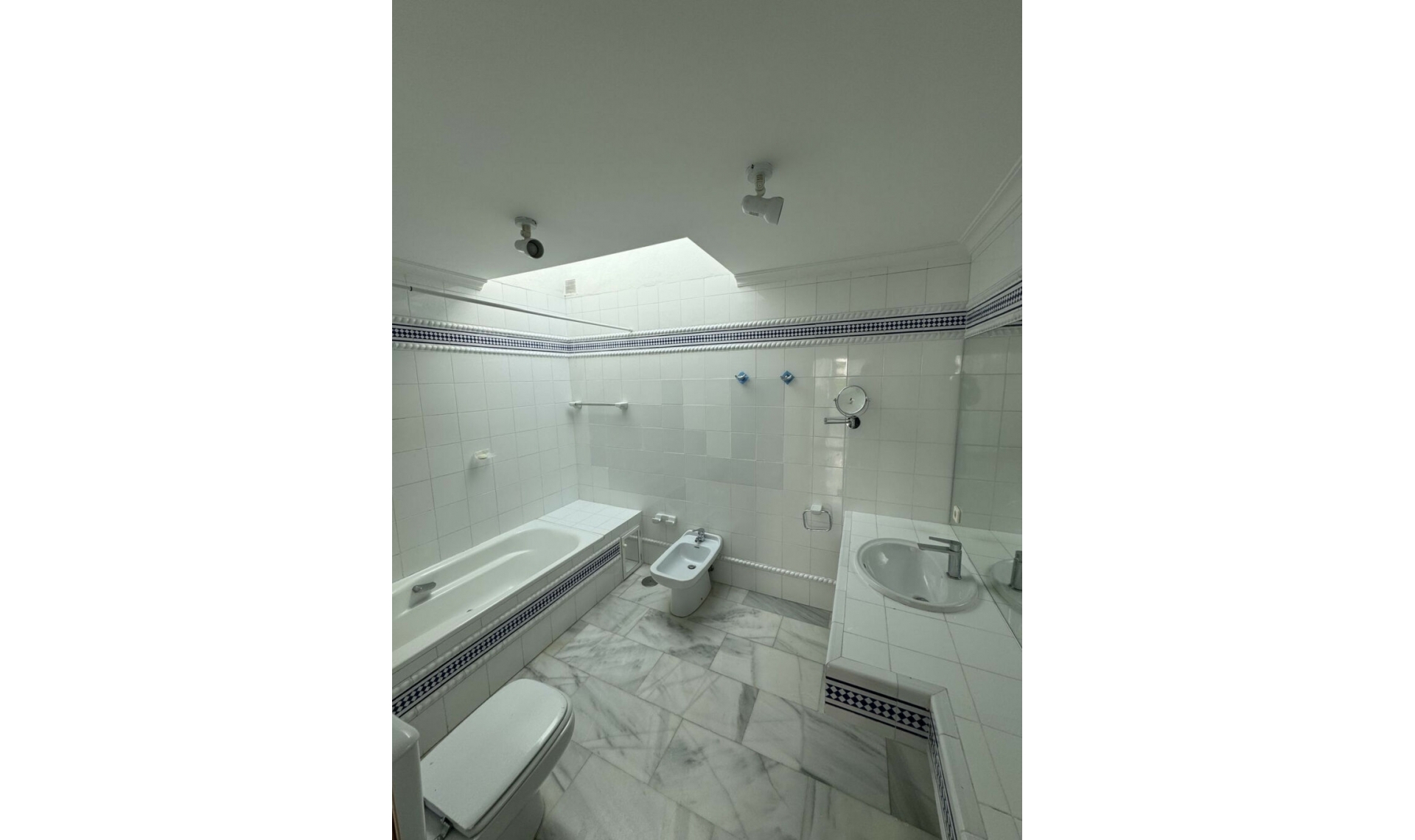 Resale - House -
Torrequebrada