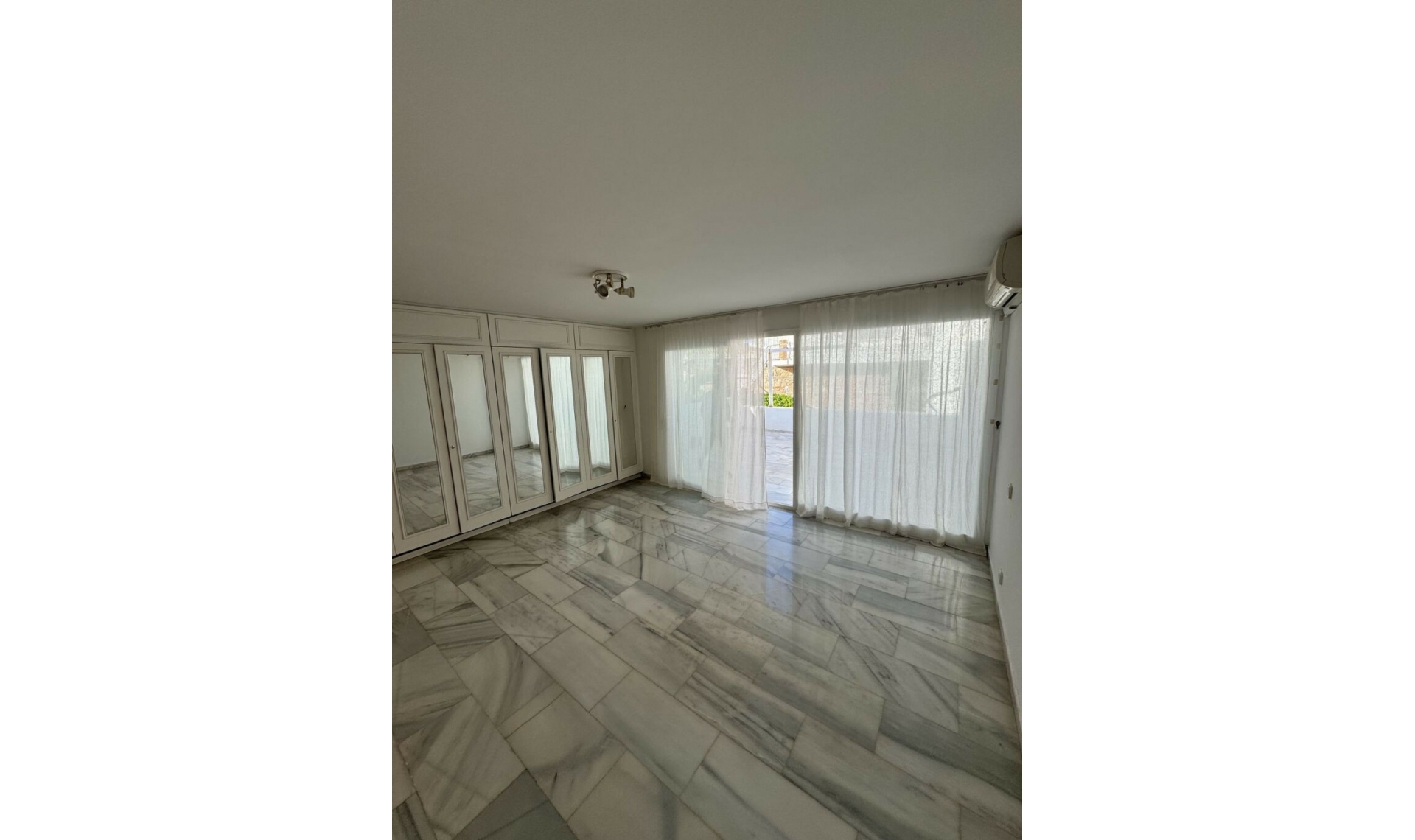 Resale - House -
Torrequebrada