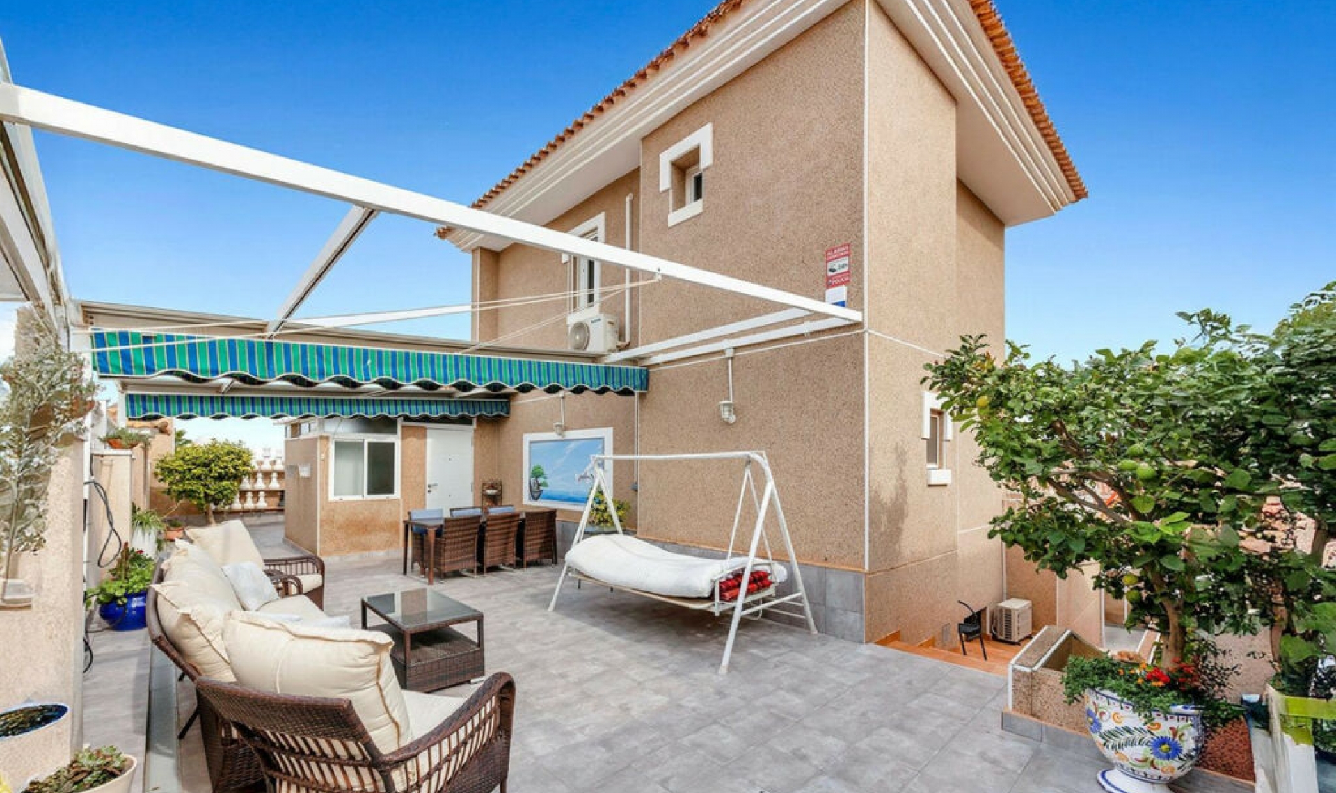 Resale - House -
Torrevieja